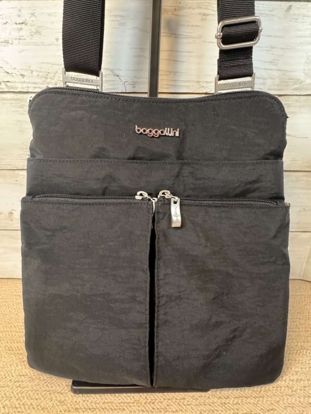 Baggallini Horizon Crossbody Bag Black Nylon Travel Purse Multi Pocket Legacy